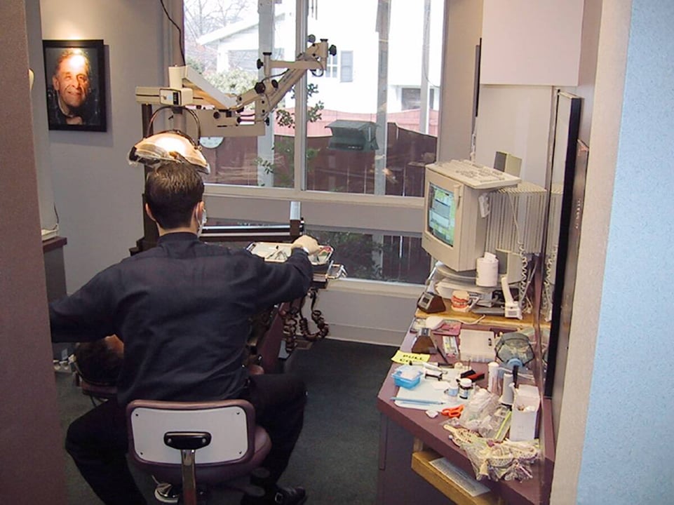 Dental Treatment room with messy side cabinets